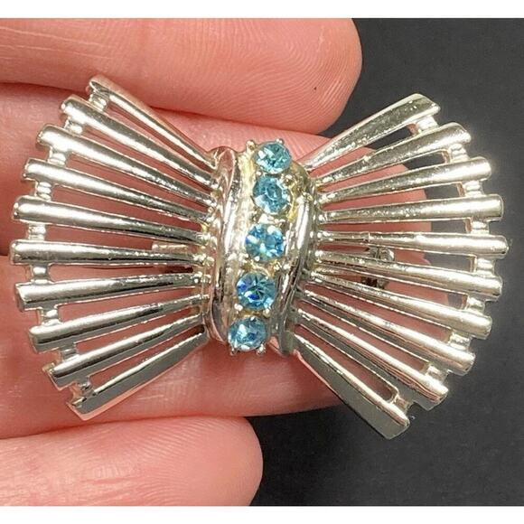 Vintage Mid-Century Wheat Sheaf Silver Tone Blue Rhinestone Brooch Pin - Picture 3 of 13
